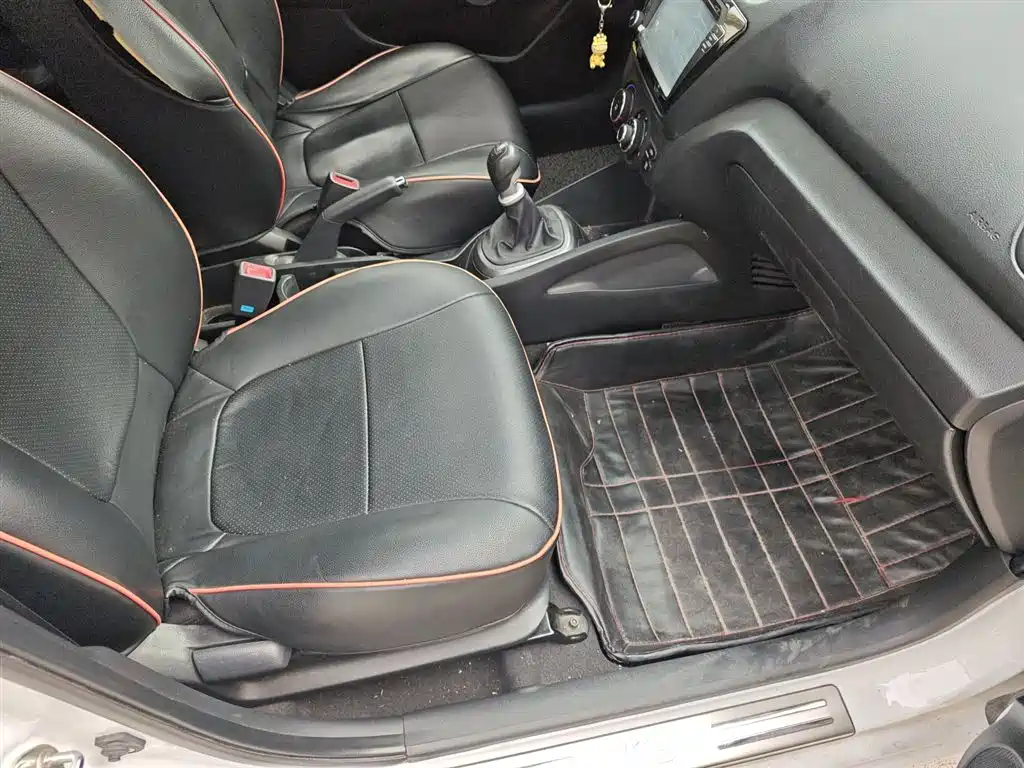 Kia K2 2012 Sedan 1.4L MT GLS Commemorative Edition фото 25