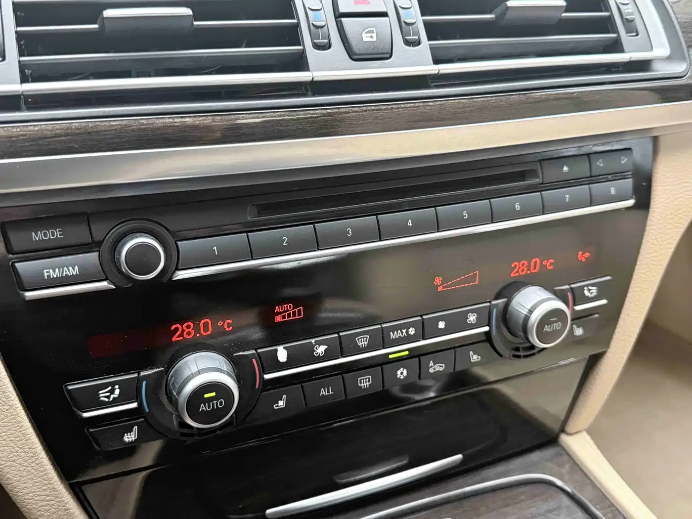 BMW 7 Series 2011 730Li Elegance фото 6