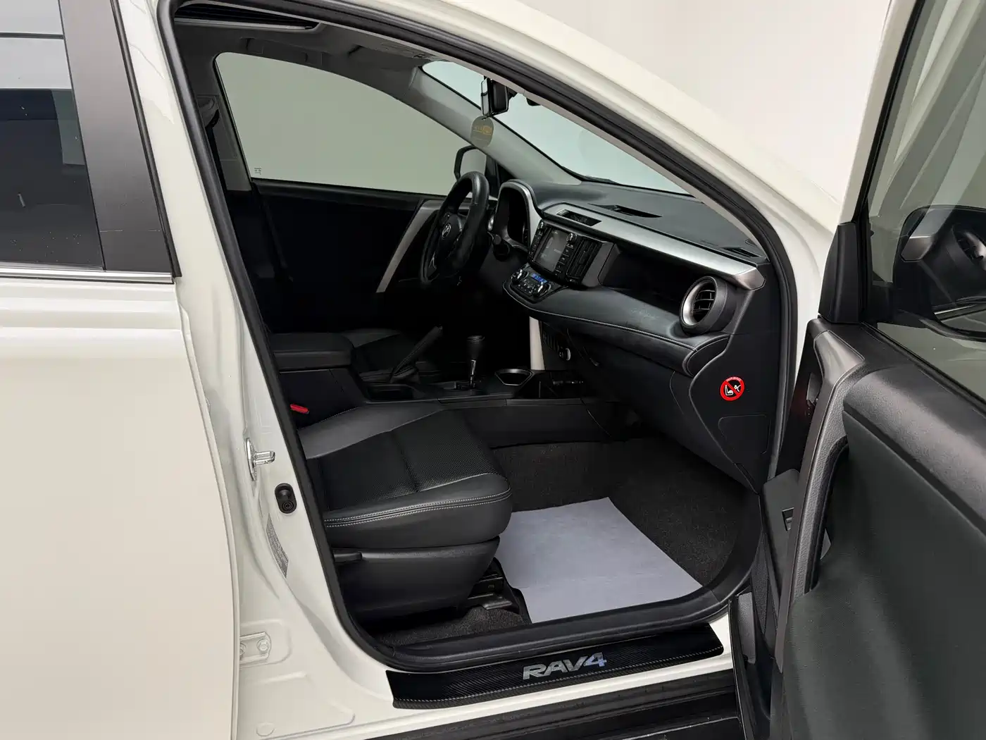 Toyota RAV4 Rongfang 2019 2.0L CVT 2WD Style X Limited Edition China VI фото 16