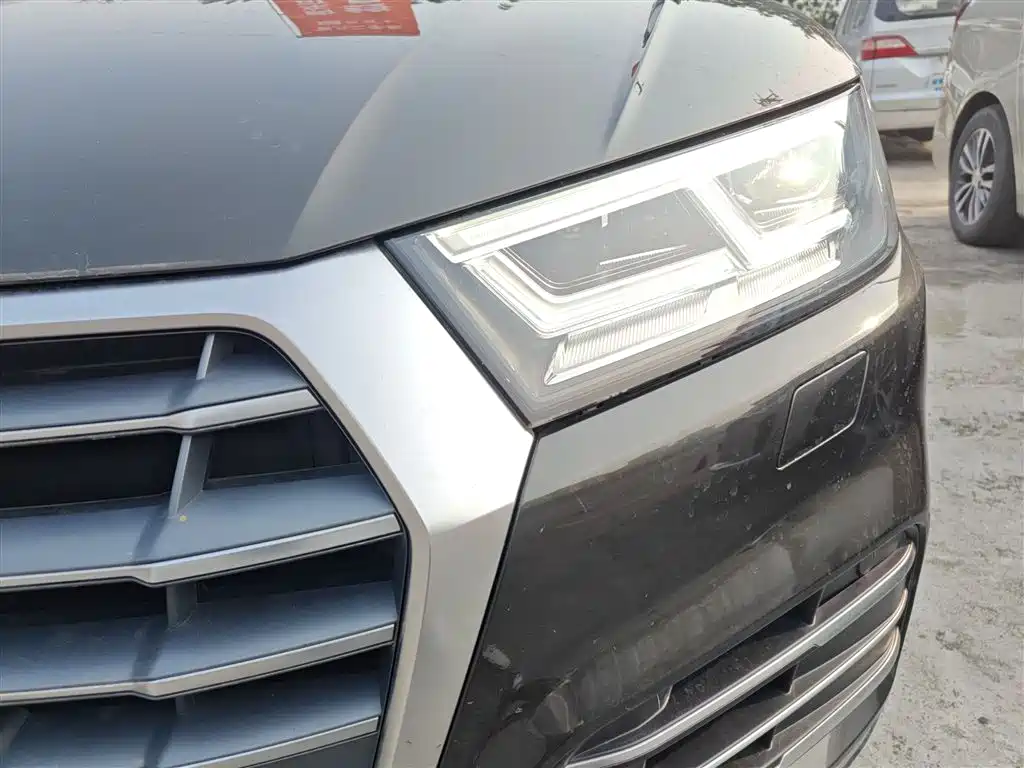 Audi Q5L 2020 Facelift 40 TFSI Honor Fashion фото 24