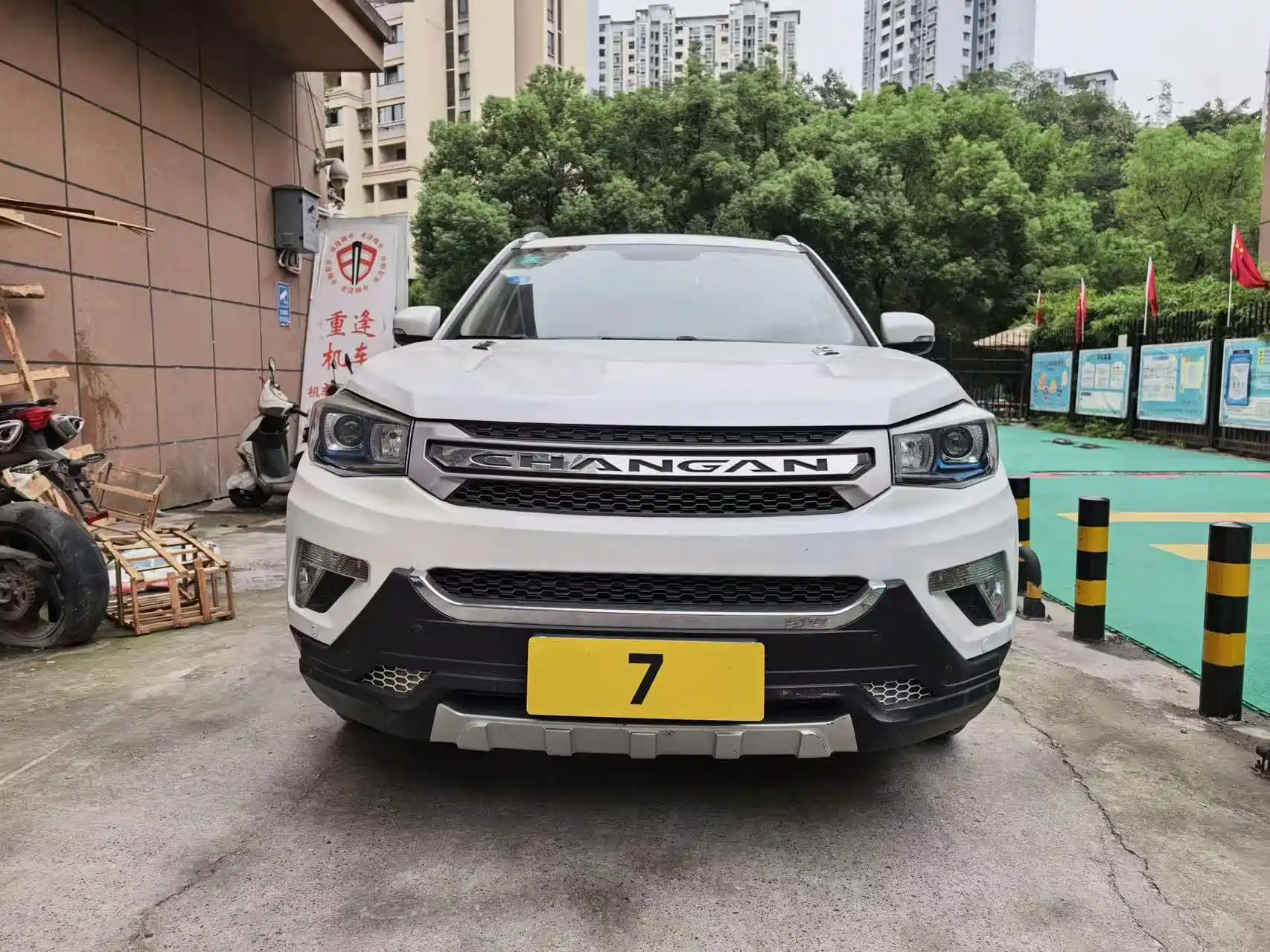 Photo 2 - Changan CS75