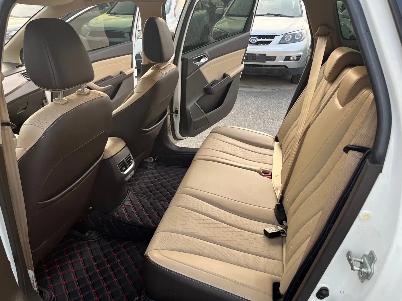 Baojun 310W 2017 2017 1.5L Manual Fashion Edition (China V)