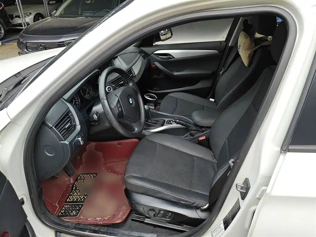 BMW X1 2013 sDrive18i Leading фото 15