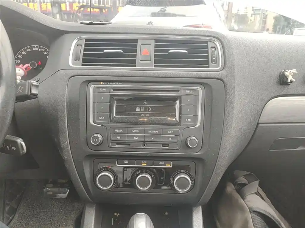 Volkswagen Sagitar 2014 Facelift 1.6L Automatic Leading Version фото 13
