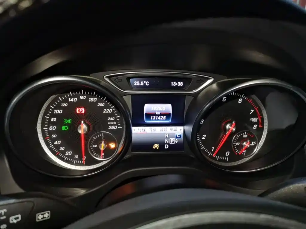 Mercedes-Benz GLA 2017 GLA 220 4MATIC Fashion фото 12