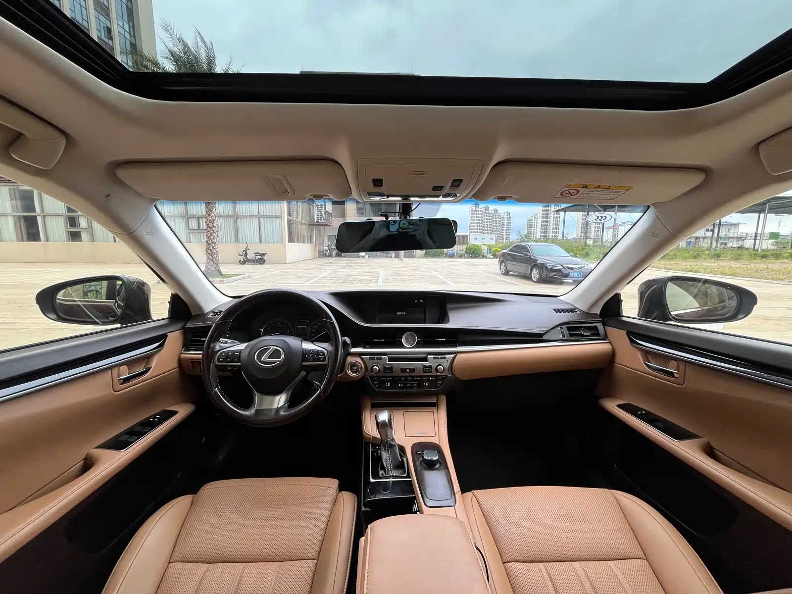 Фото 5 - Lexus ES