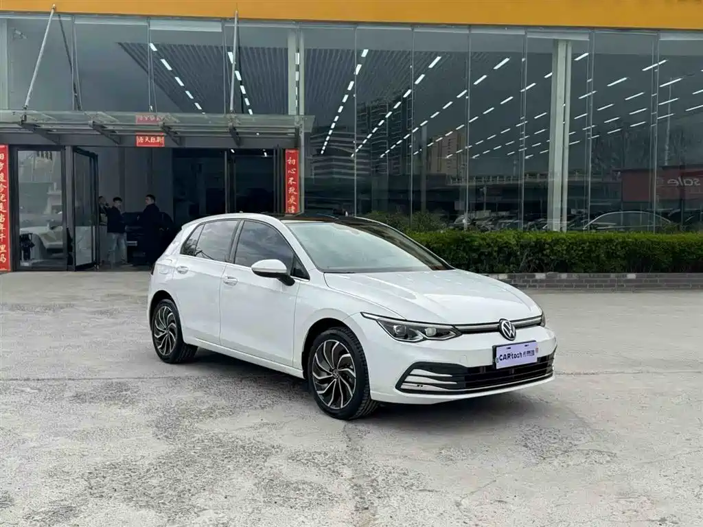 Volkswagen Golf 2024 280TSI DSG Pro 50th Anniversary Edition фото 2