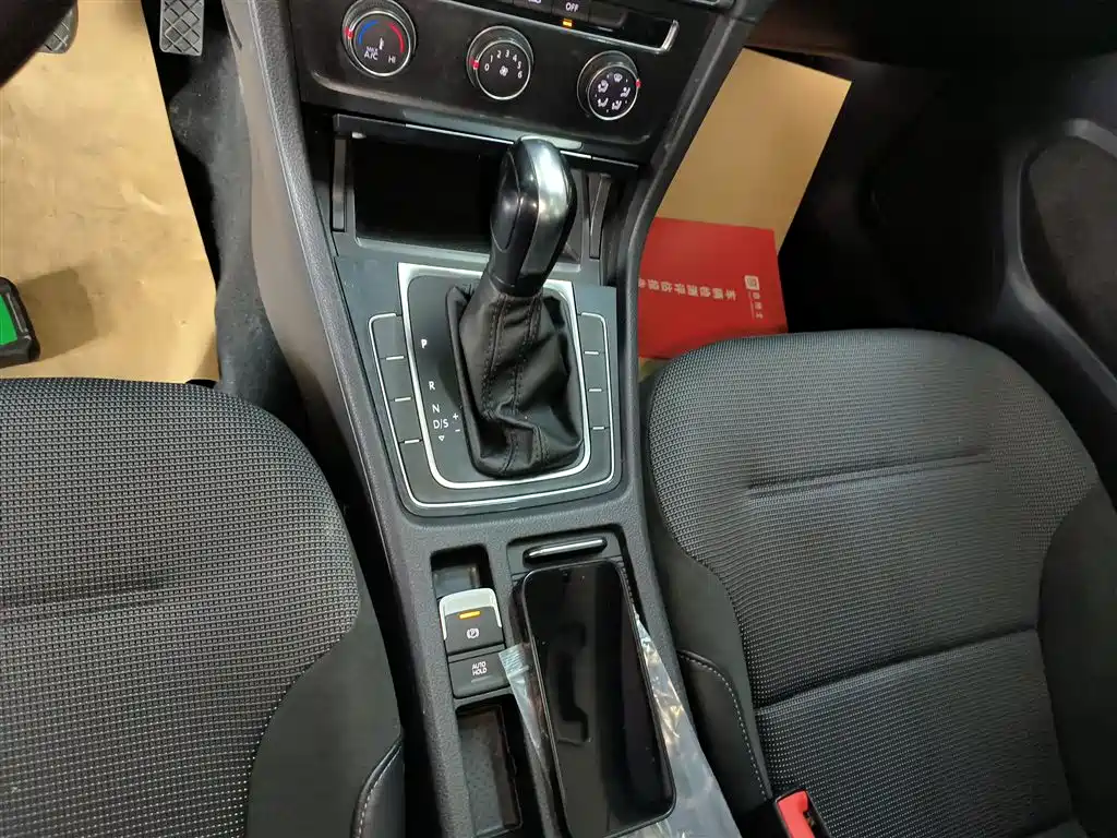 Volkswagen Golf 2018 1.6L Automatic Comfort фото 14