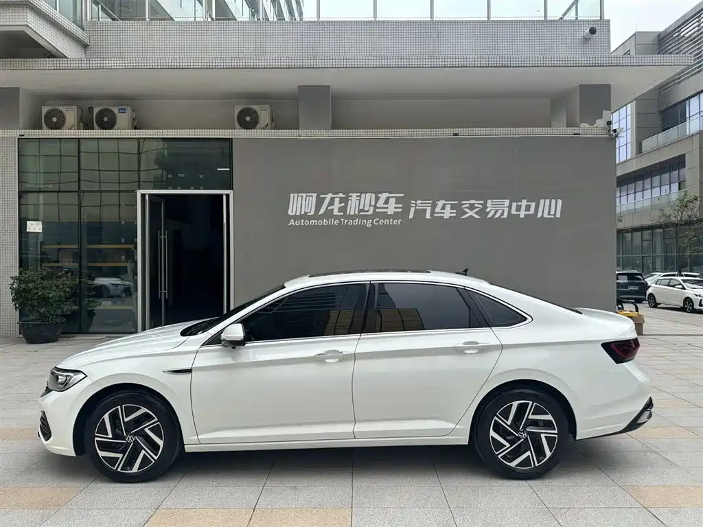 Volkswagen Sagitar 2023 300TSI DSG Surpassing Edition фото 19