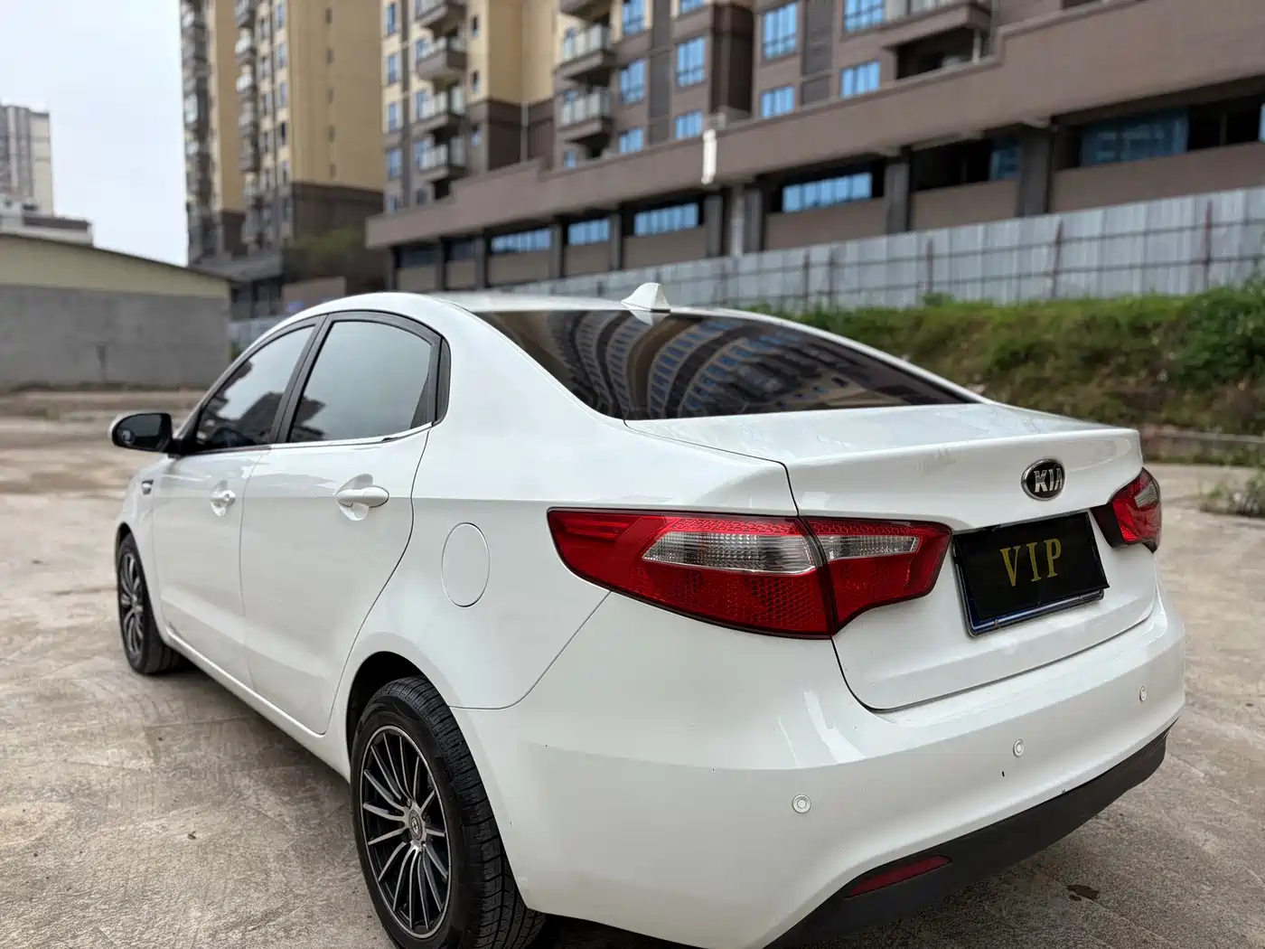 Kia K2 2012 Sedan 1.4L AT GLS Commemorative Edition фото 4