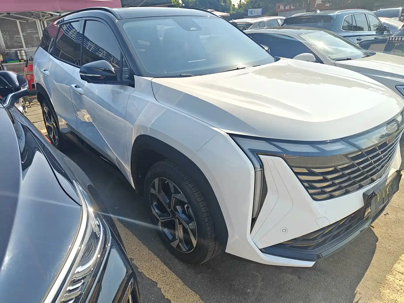 Фото 3 - Geely Atlas L