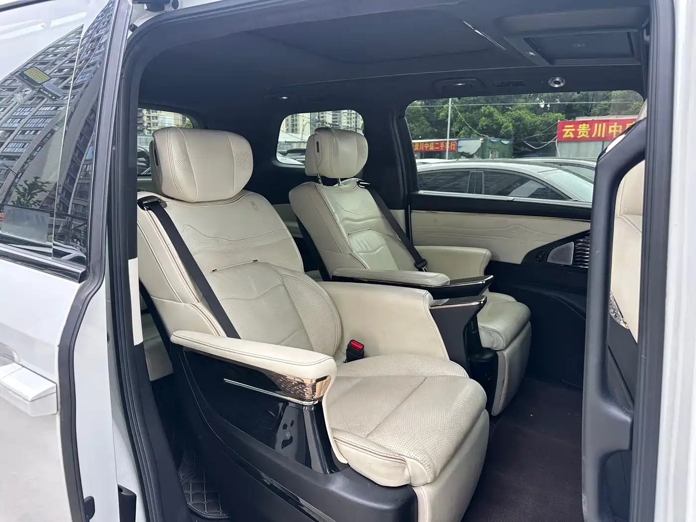 GAC Trumpchi Trumpchi M8 2023 Model Master Series Hybrid Royal Edition фото 16