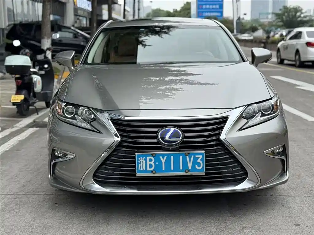 Lexus ES 2015 300h Comfort Edition фото 2