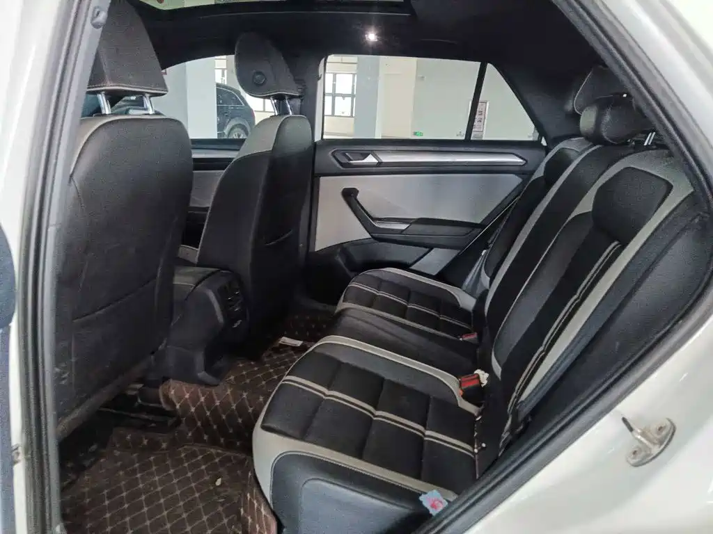 Photo 9 - Volkswagen T-ROC