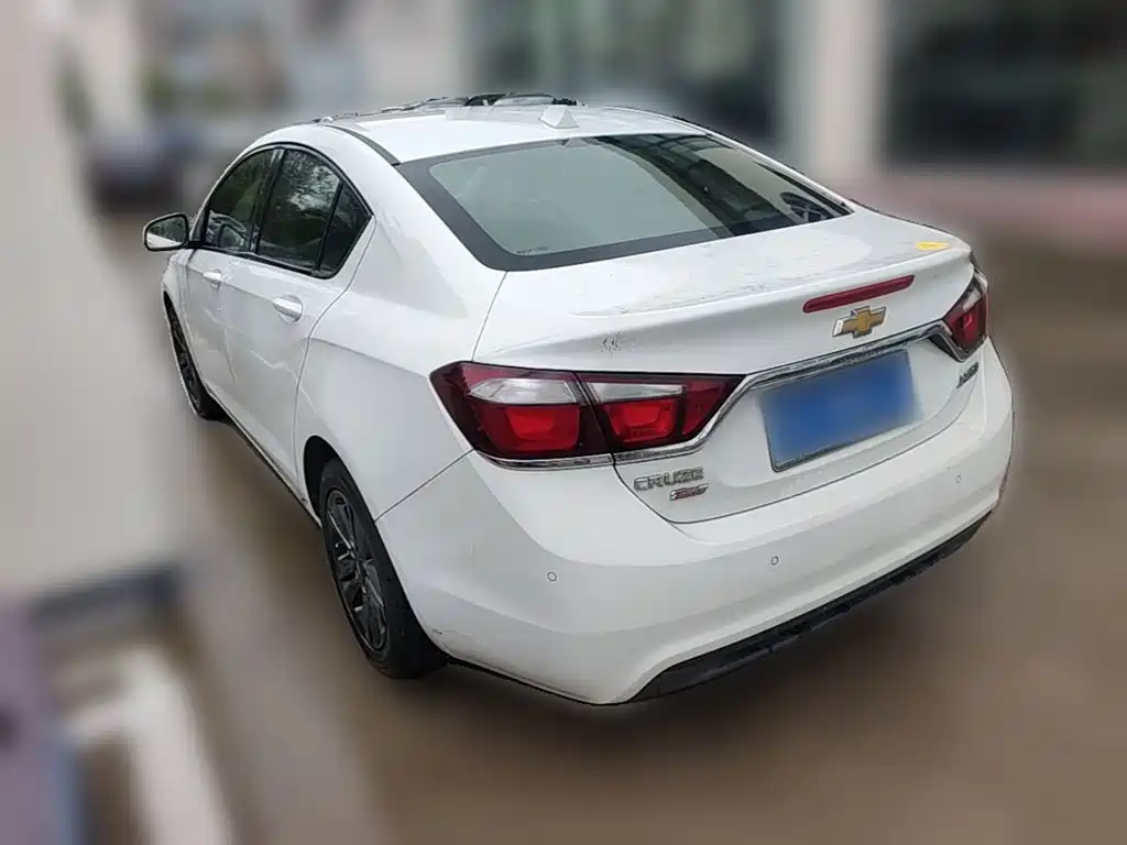 Фото 9 - Chevrolet Cruze