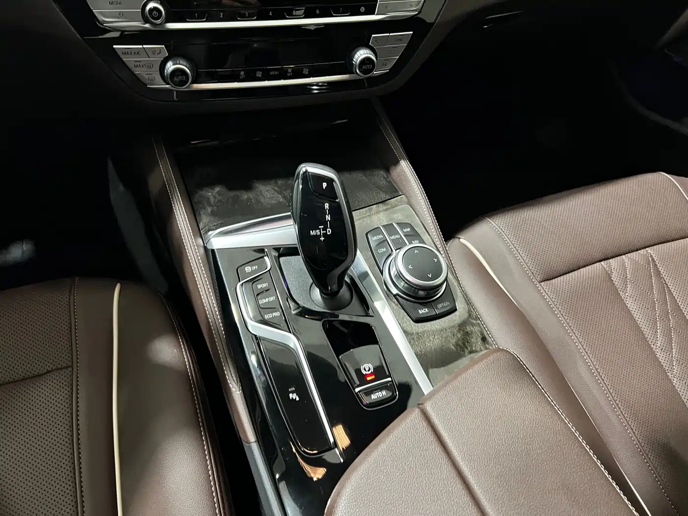 BMW 5 Series 2022 525Li M Sport Package фото 15