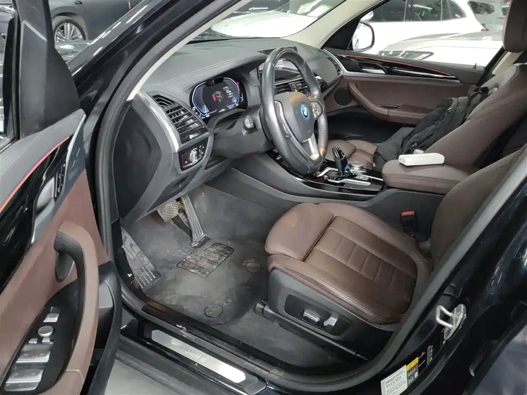 BMW iX3 2021 Facelift Leading фото 13