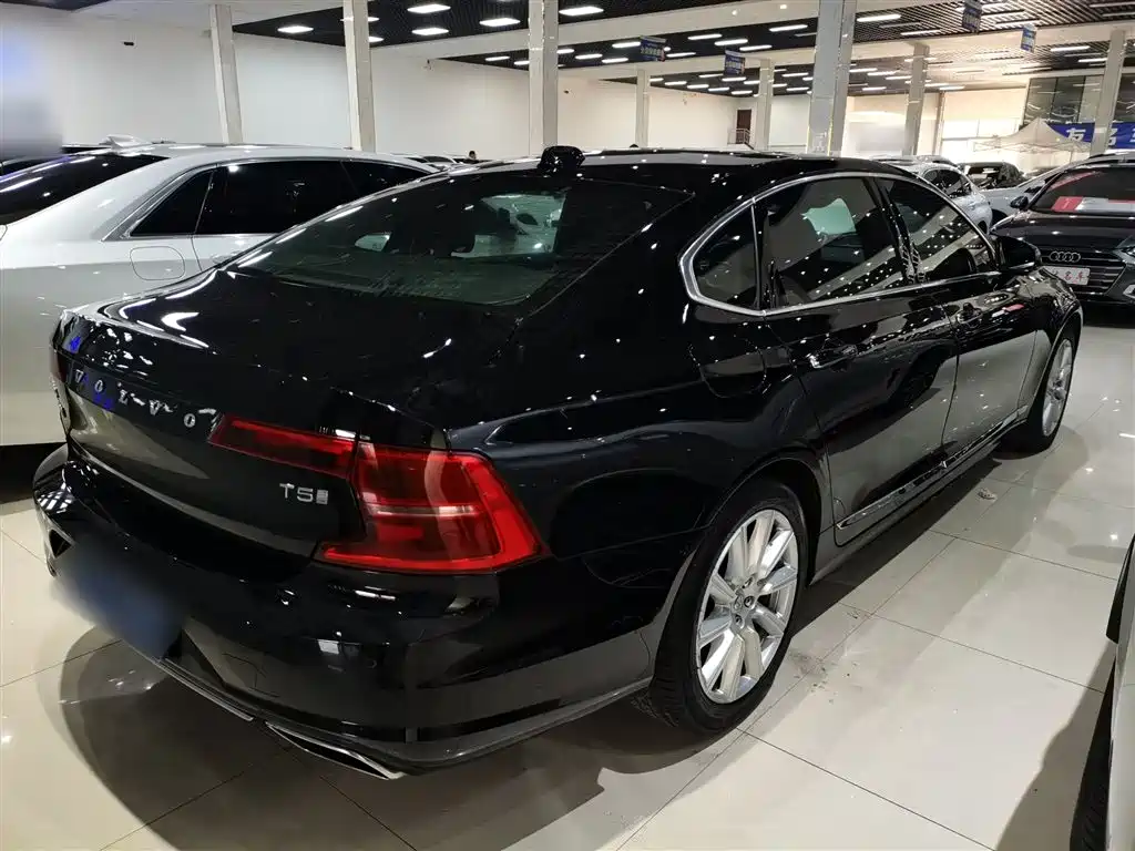 Фото 23 - Volvo S90