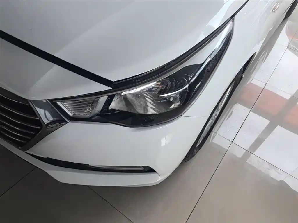 Hyundai Verna 2016 1.4L Automatic Cool Edition GLS фото 24