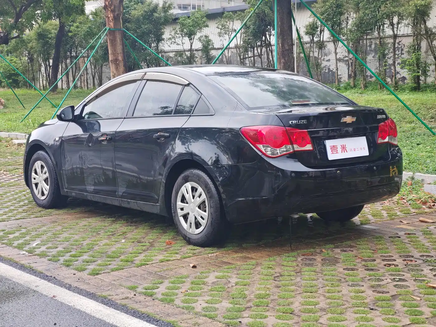 Chevrolet Cruze 2013 1.6L SL Sunroof MT фото 8
