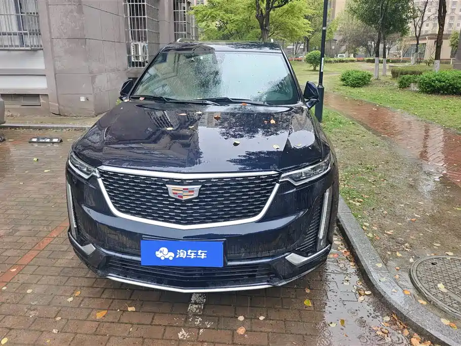 CADILLAC XT6