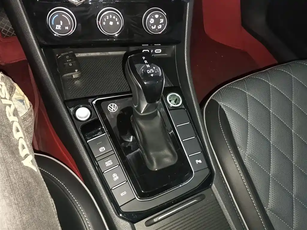 Volkswagen Sagitar 2023 300TSI DSG Surpassing Edition фото 12