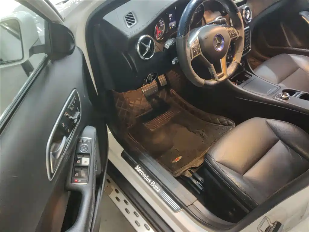 Mercedes-Benz GLA 2015 GLA 260 4MATIC Sport фото 16