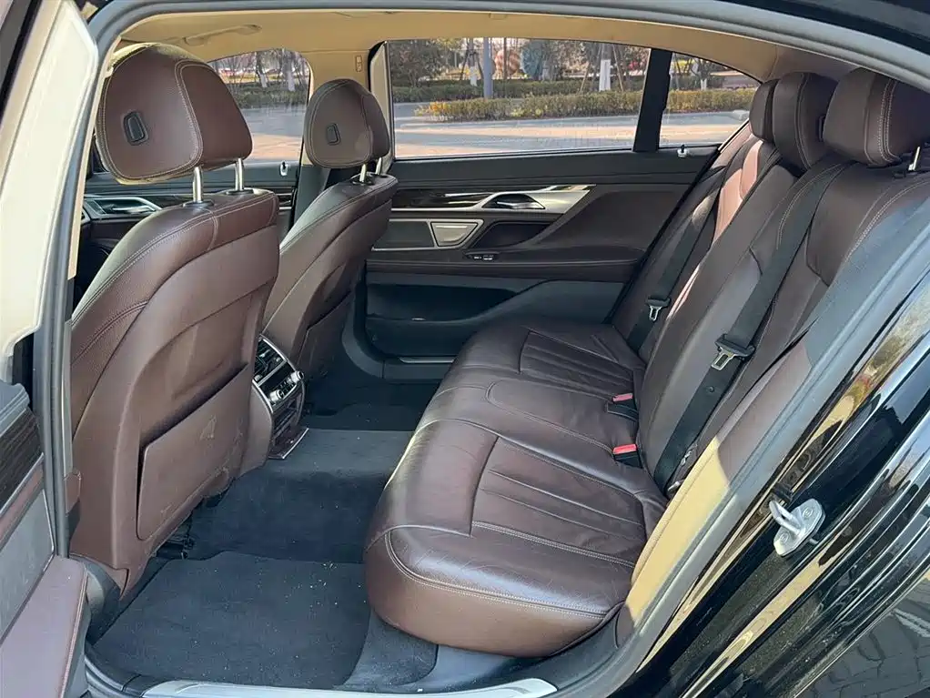 BMW 7 Series 2016 730Li Leading фото 15