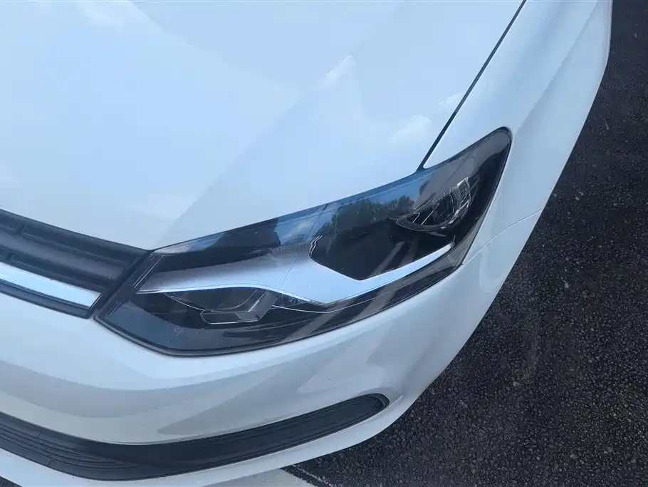 Volkswagen Polo 2014 1.4L Manual Trend Edition фото 5