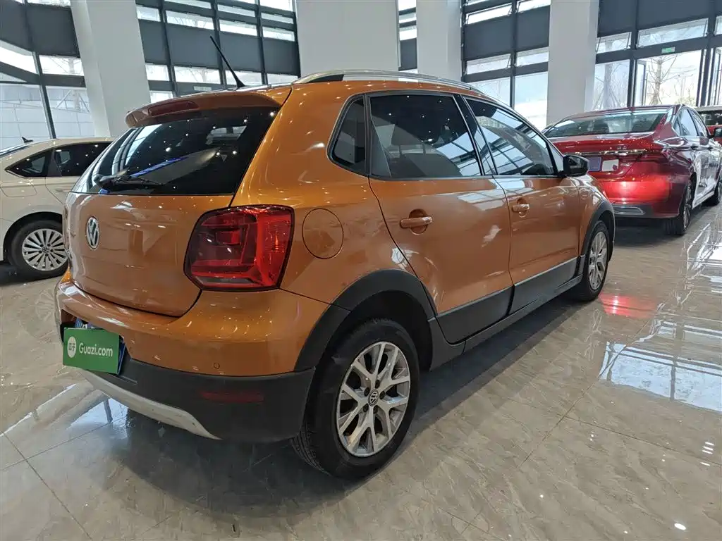 Volkswagen Polo 2016 1.6L Cross Polo Automatic фото 23