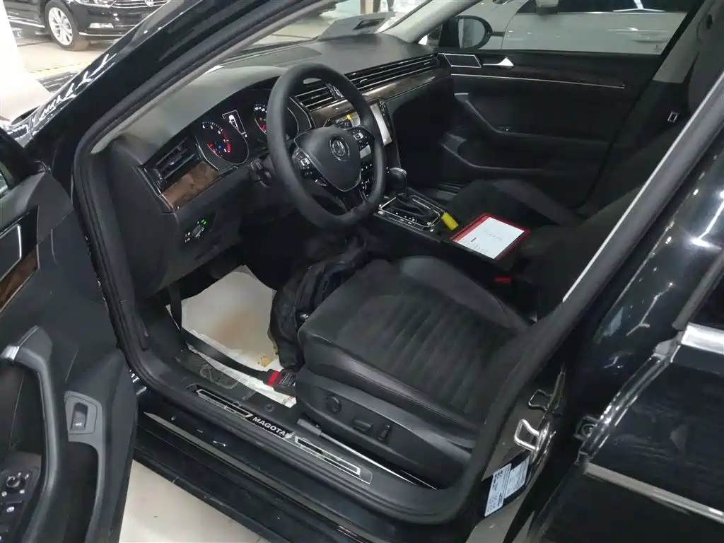 Volkswagen Magotan 2018 330TSI DSG Luxury фото 7