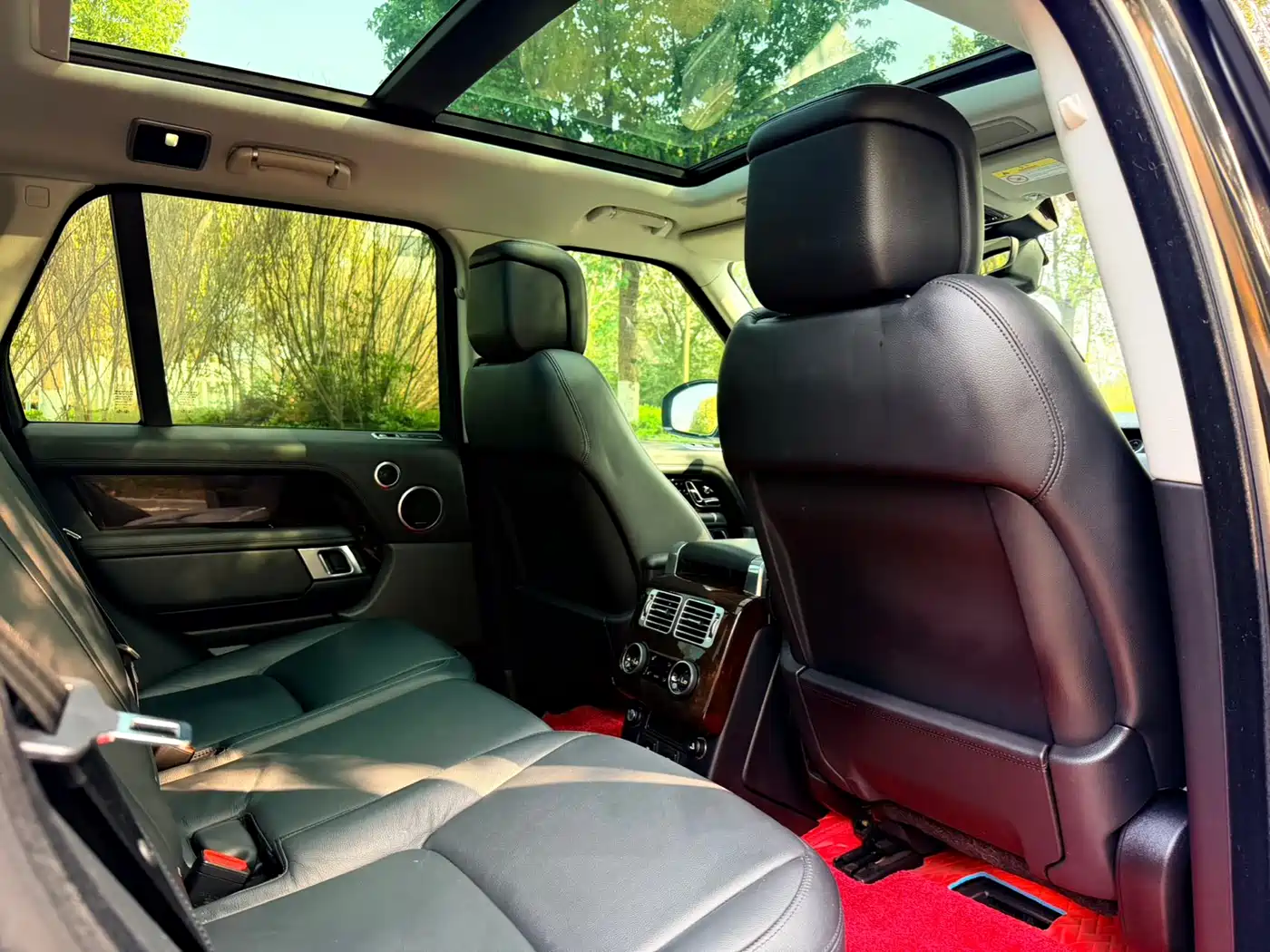 Land Rover Range Rover 2021 3.0 L6 Golden Age Edition фото 22