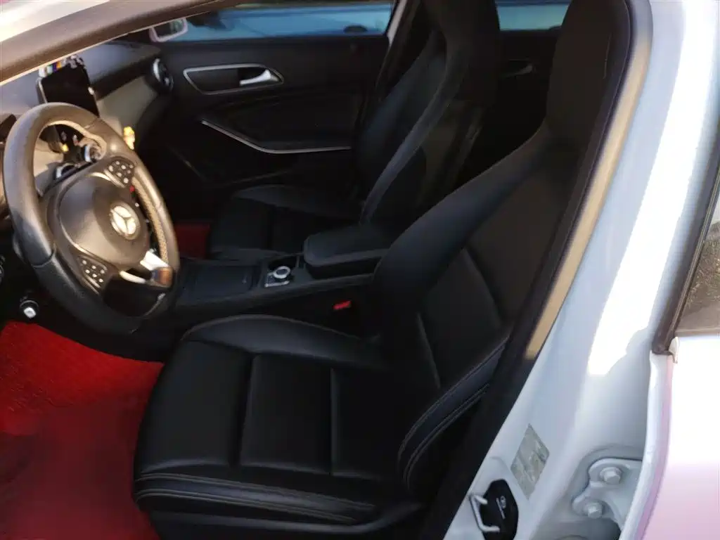 Mercedes-Benz GLA 2016 GLA 220 4MATIC Fashion фото 11