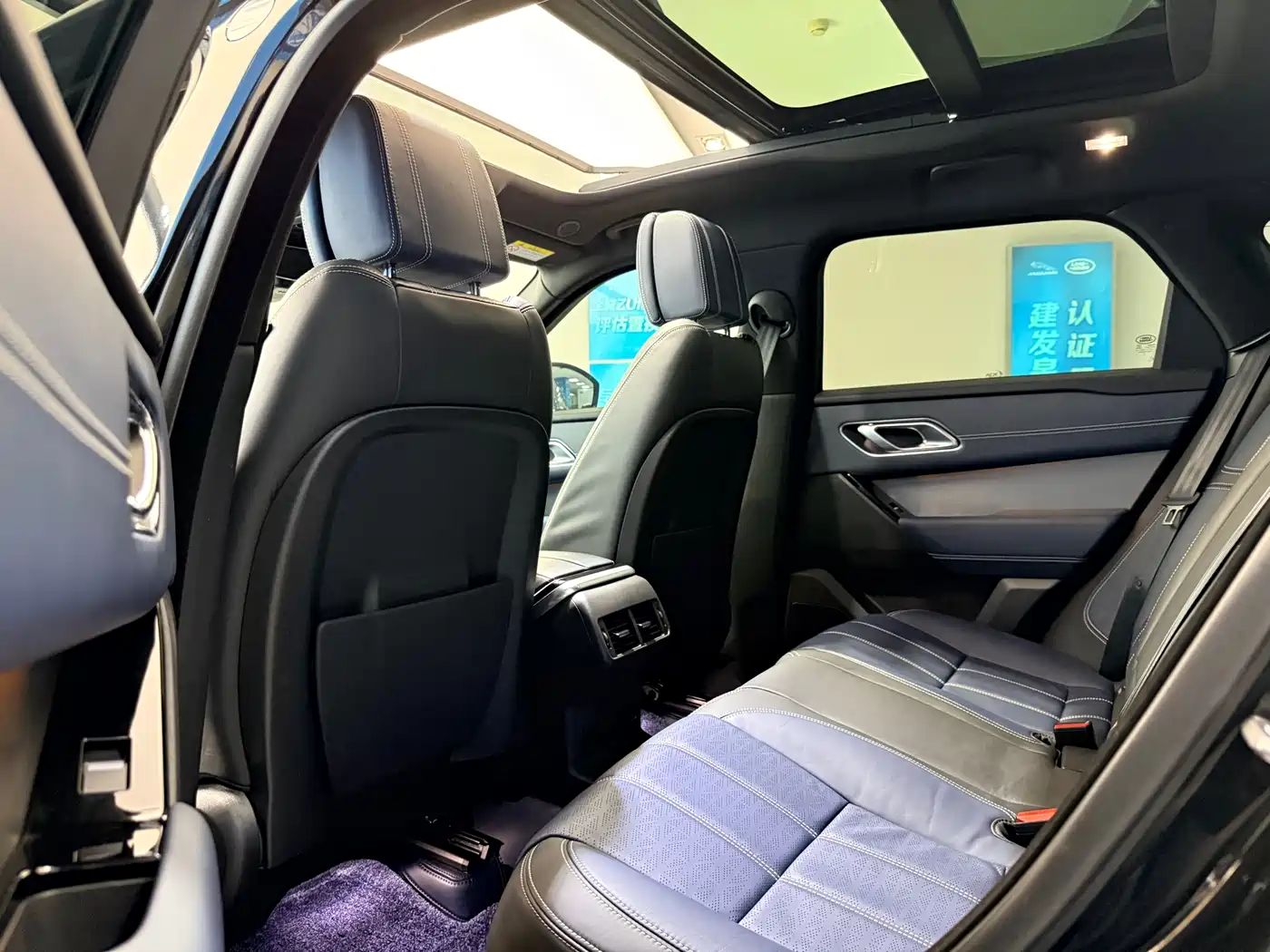 Land Rover Range Rover Velar 2022 250PS Golden Collector's Edition фото 10