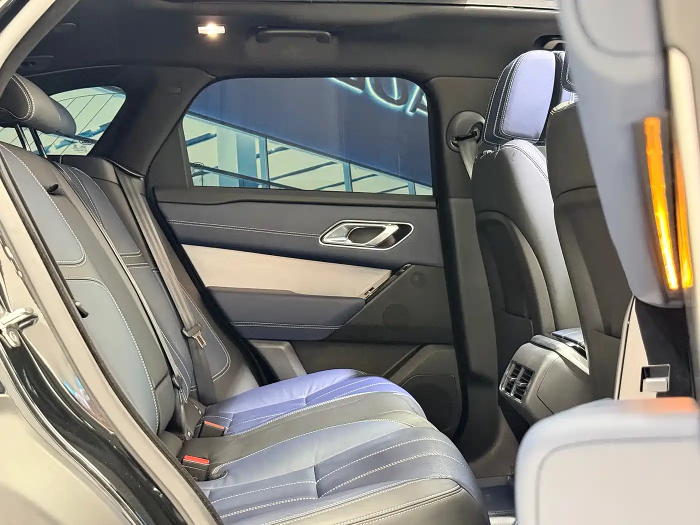 Land Rover Range Rover Velar 2022 250PS Golden Collector's Edition фото 12