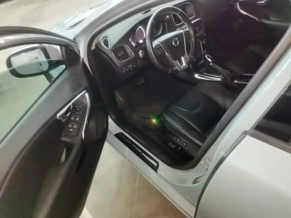 Фото 16 - Volvo V40