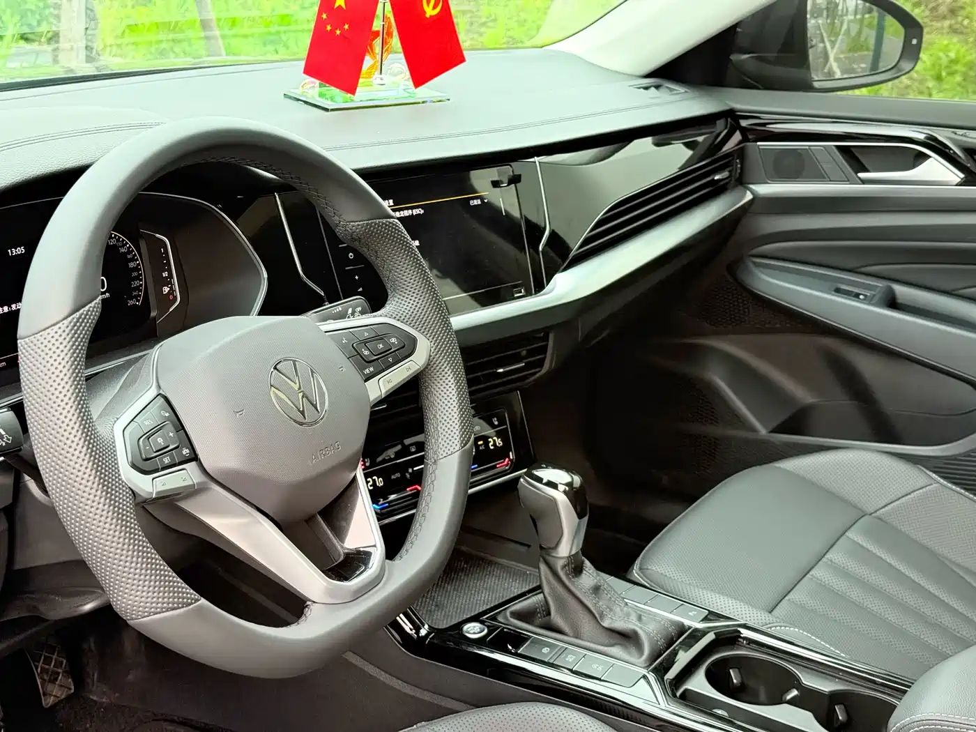 Volkswagen Passat 2025 Outstanding 380TSI Dragon Soaring Edition фото 6