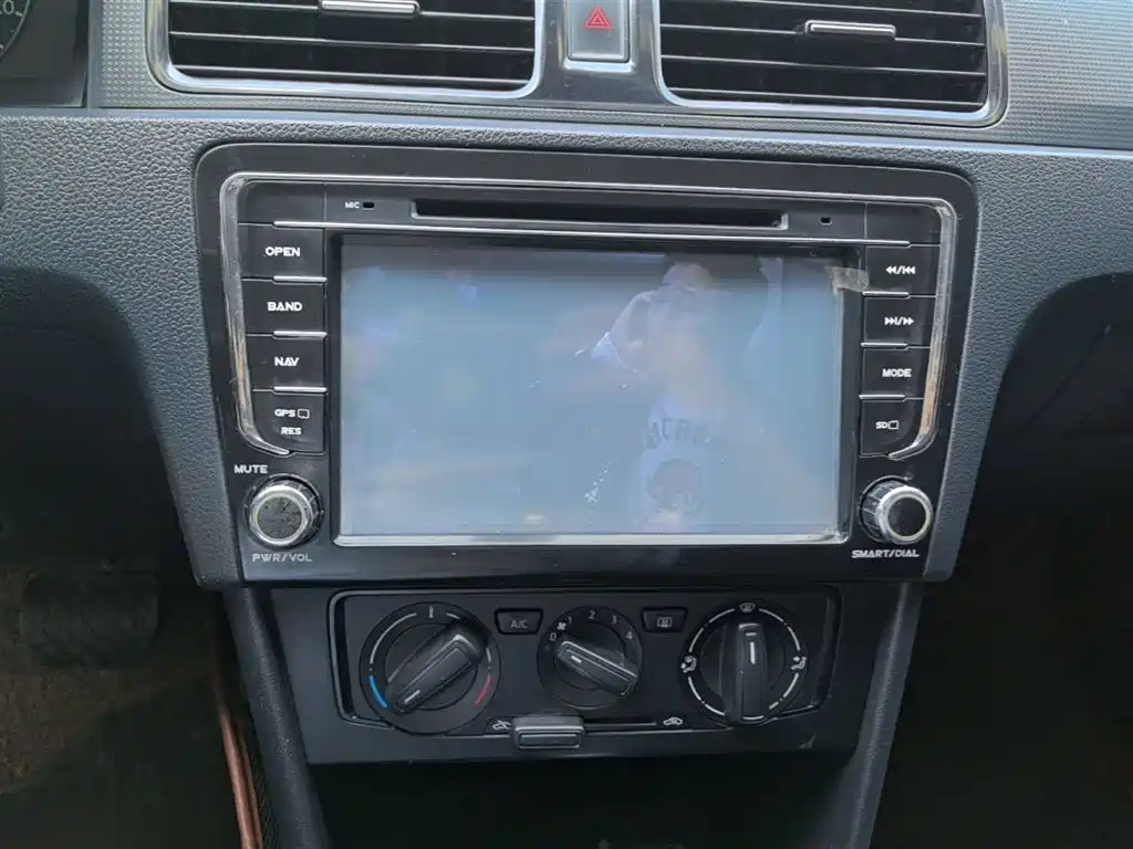 Volkswagen Santana 2013 1.6L Automatic Trend Edition фото 8