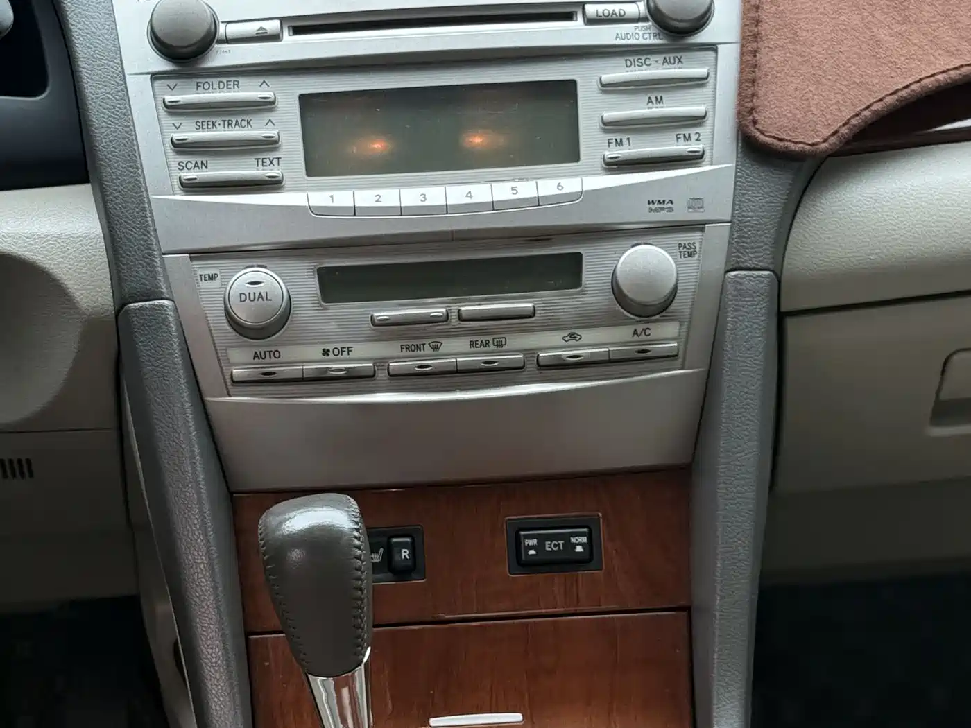 Toyota Camry 2013 200G Classic Luxury Edition фото 15