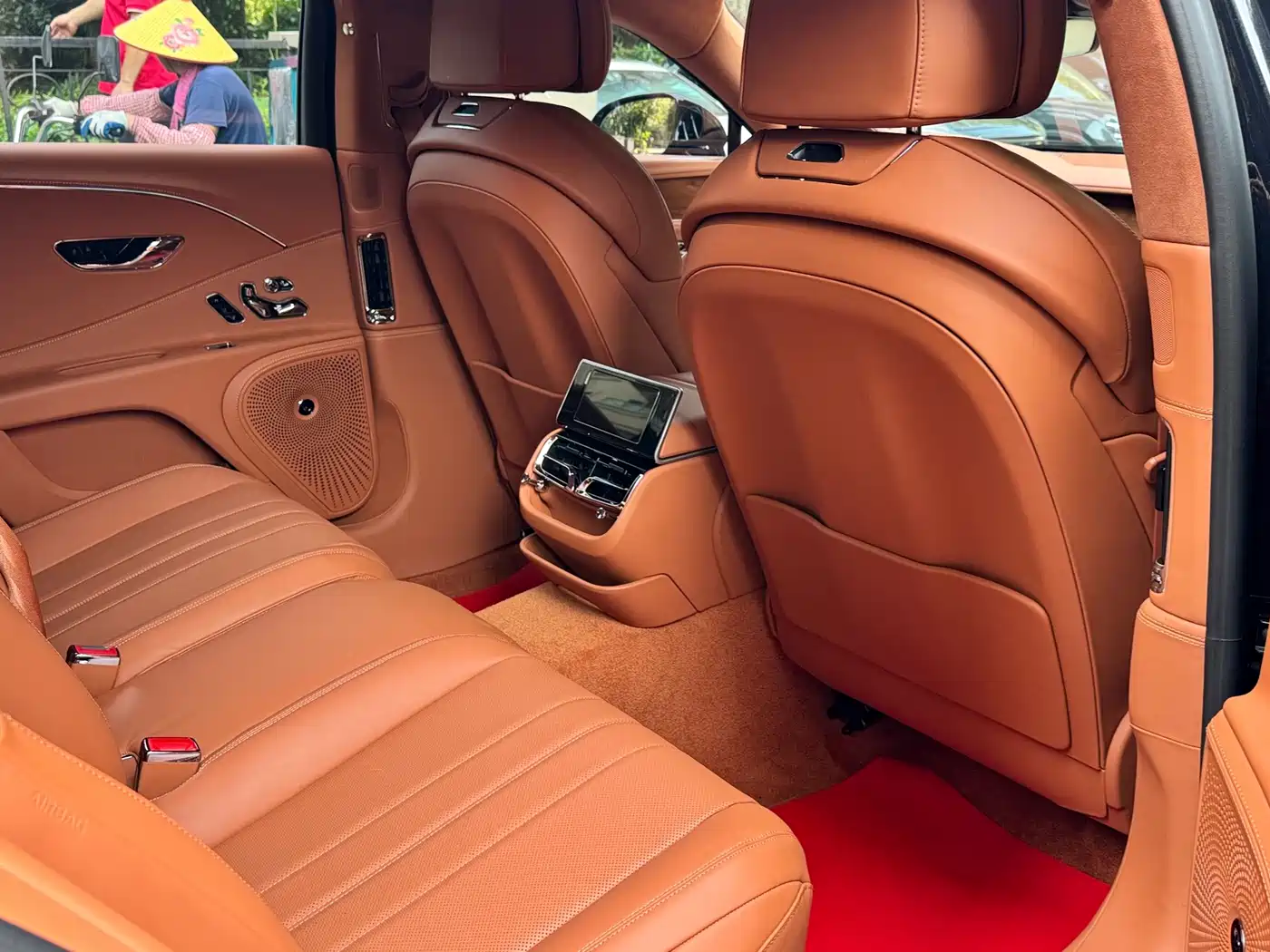 Фото 7 - Bentley Flying Spur Plug-in Hybrid