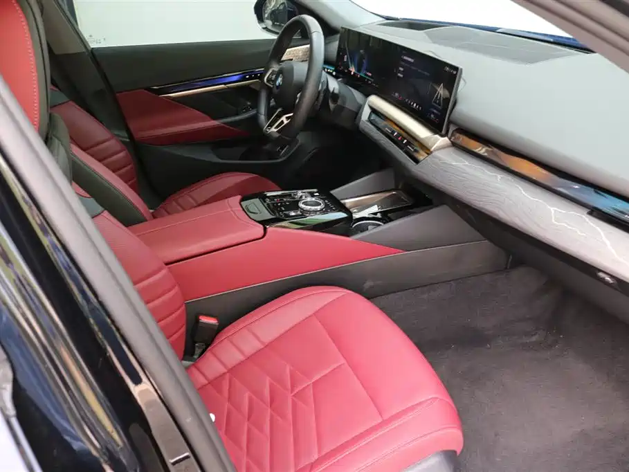 BMW 5 Series 2025 530Li Premium M Sport Package фото 19