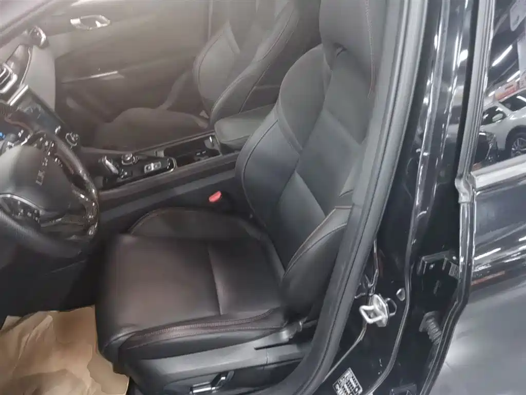 Lynk & Co 03 2019 2.0TD Auto Power Version фото 15