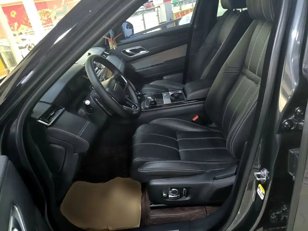 Photo 15 - Land Rover Range Rover Velar