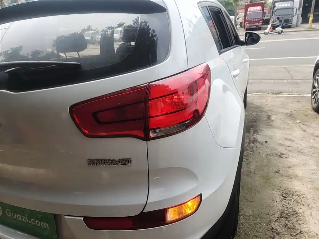 Kia Sportage 2015 2.0L Automatic 2WD GL фото 8