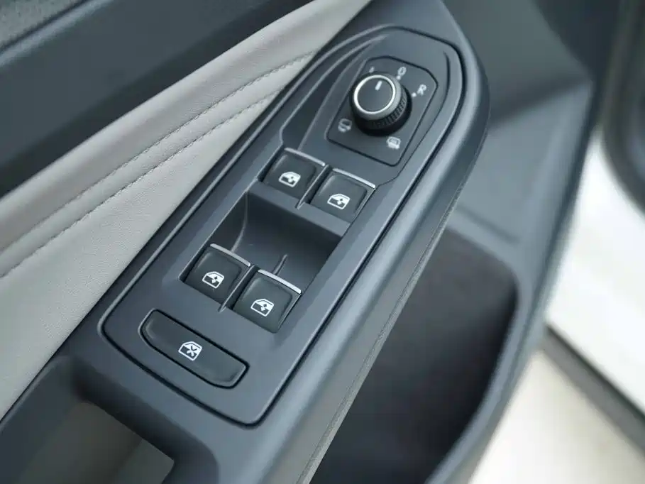 Volkswagen Golf 2025 2025 Facelift 300TSI R-Line