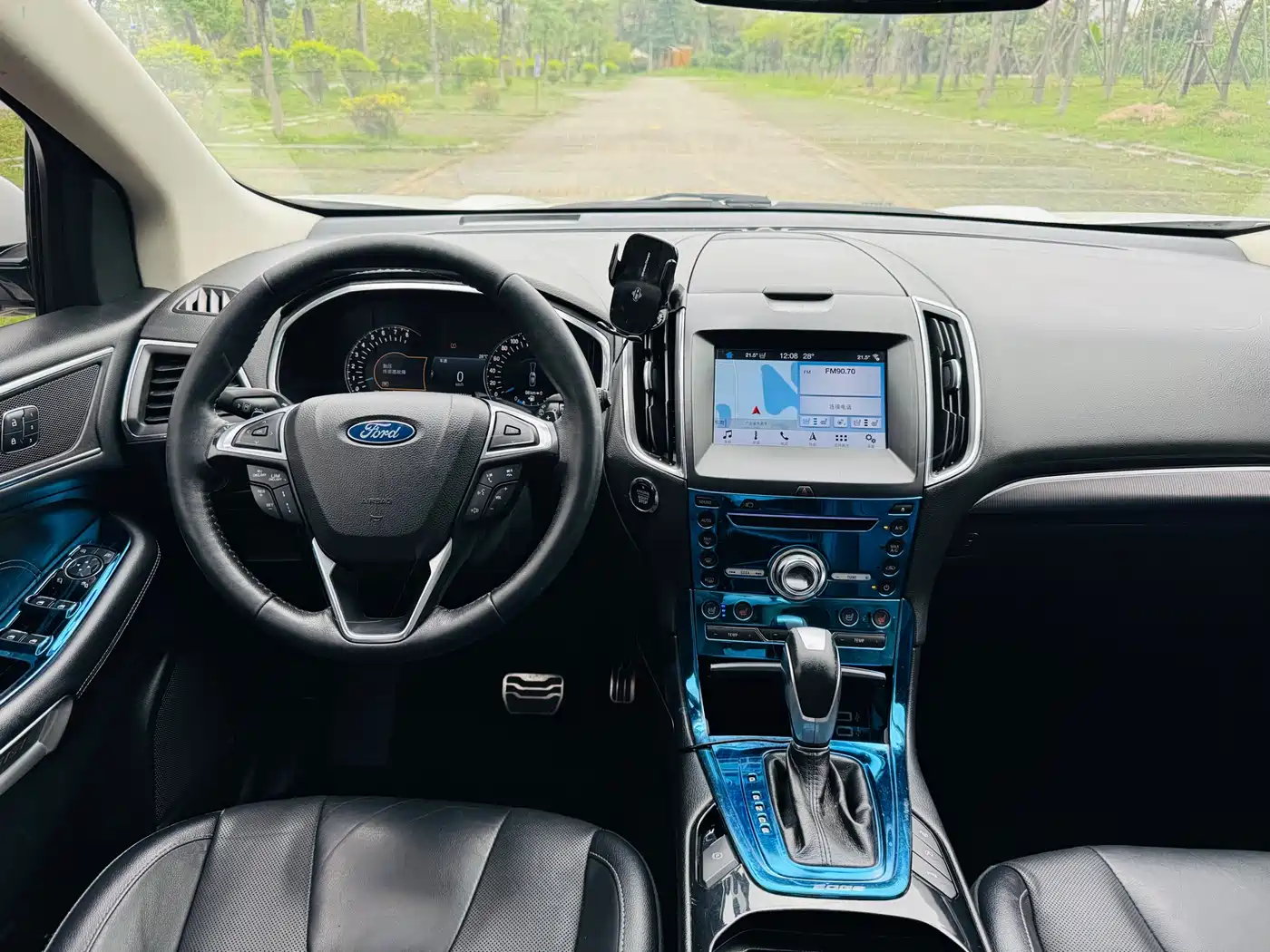 Фото 15 - Ford Edge