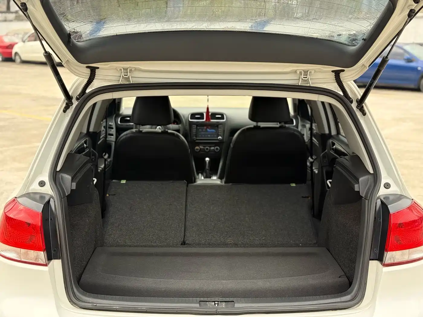 Фото 14 - Volkswagen Golf