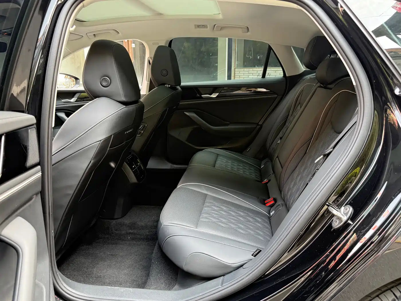 Volkswagen Magotan 2024 380TSI DSG Premium Edition фото 5