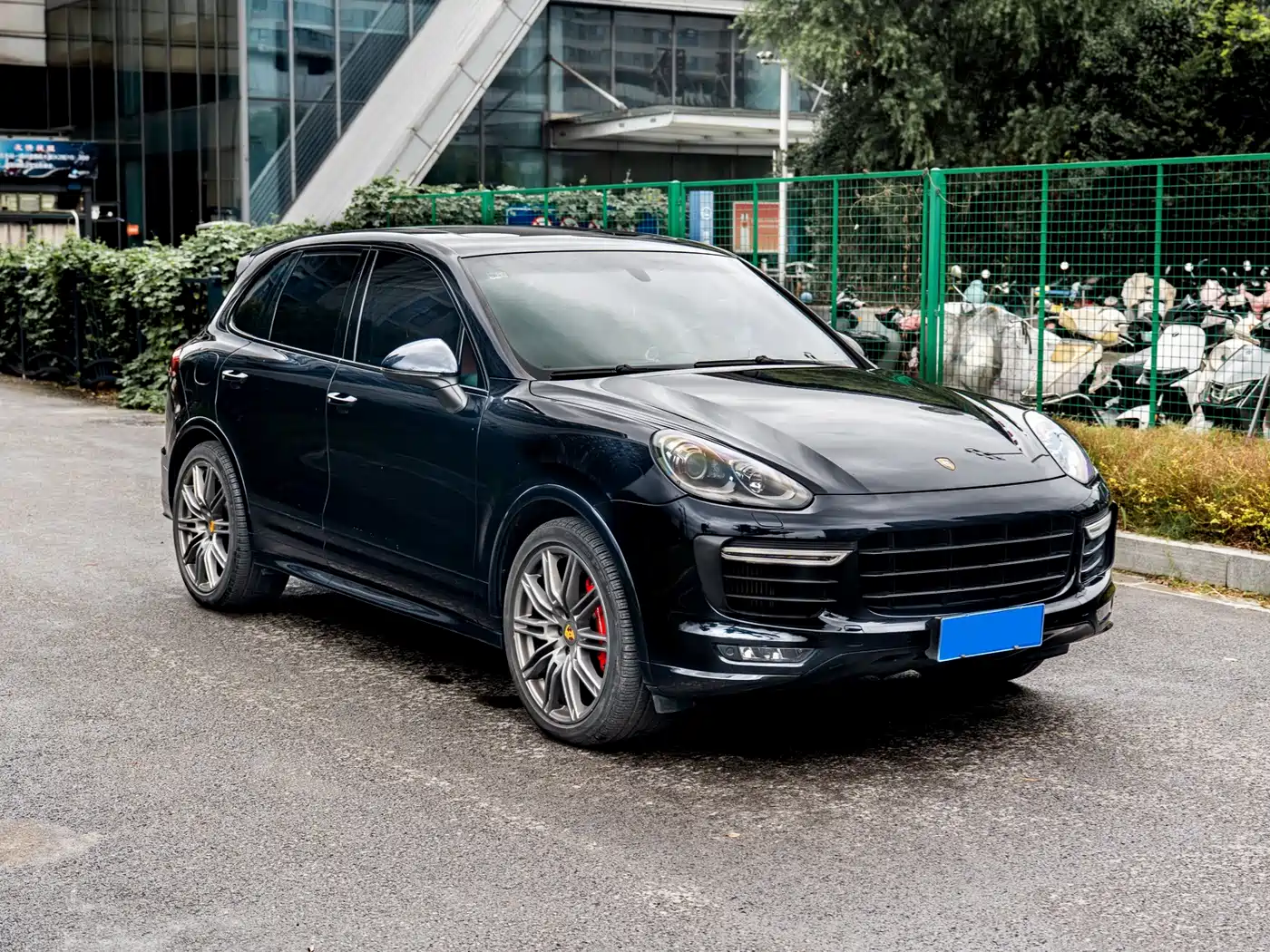 Photo 3 - Porsche Cayenne