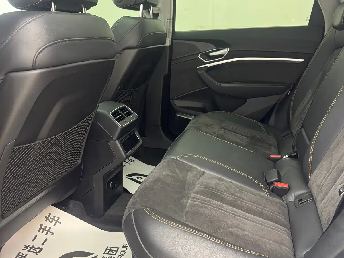 Фото 8 - Audi e-tron